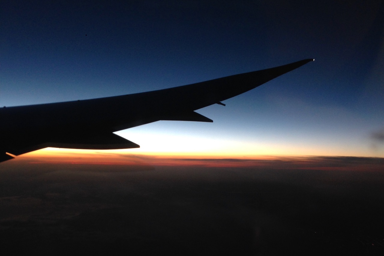 夜明けの787