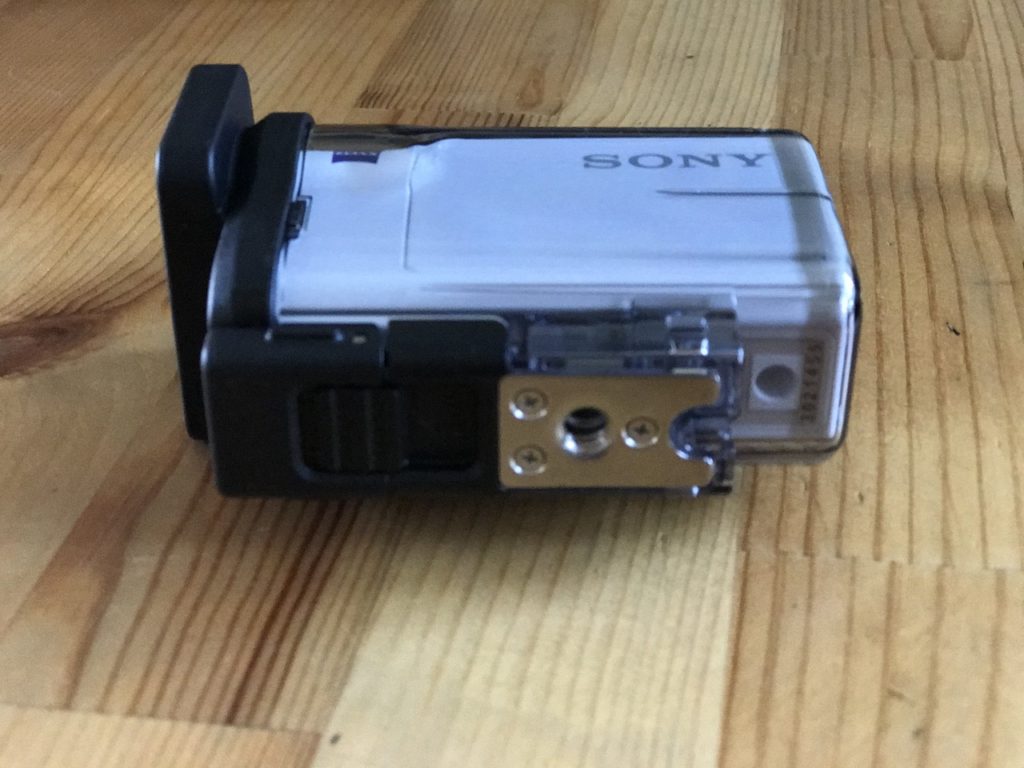 Sony HDR-AS300の底
