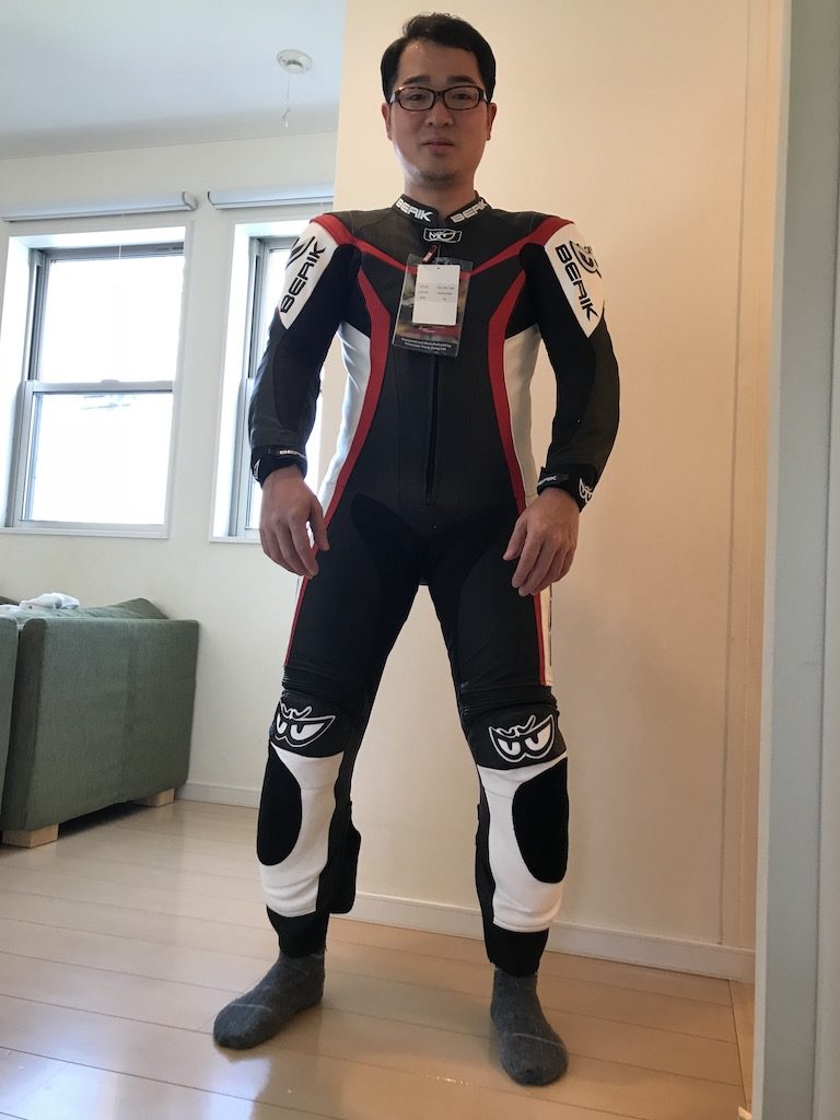 ベリック(BERIK)の革ツナギの正面