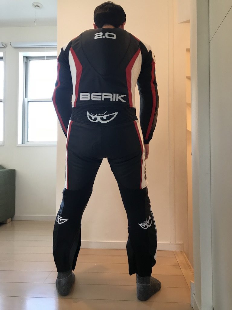 ベリック(BERIK)の革ツナギの背面