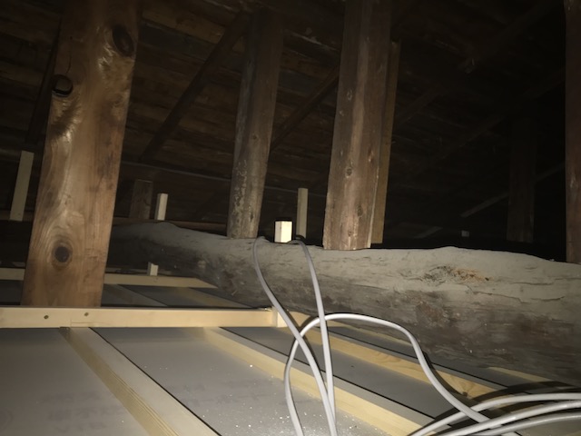 2階屋根裏
