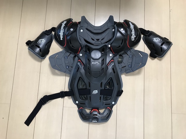 トロイリーデザインのプロテクター