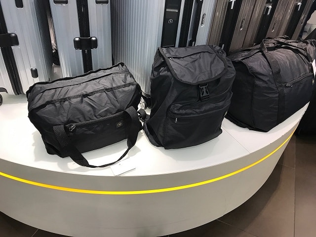 フランクフルト空港のルフトハンザショップにあるおすすめのバッグ